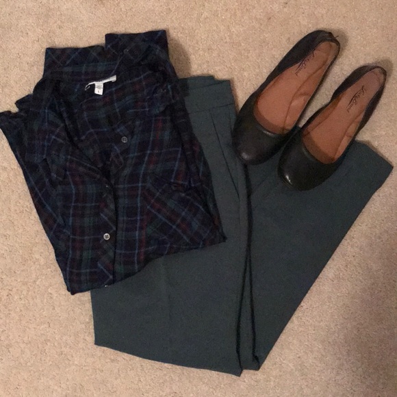 H&M Pants - H&M women’s green pants size 8